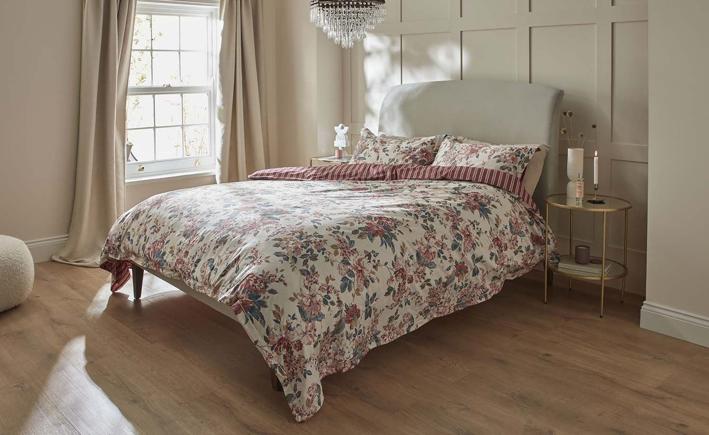 Thea Bed