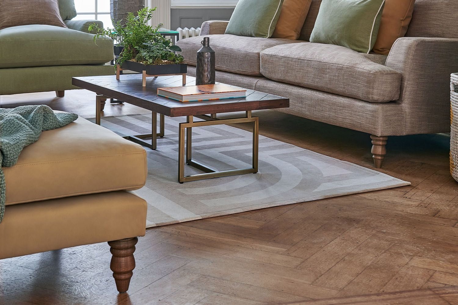 £2000-£3000 - Sleek Furniture