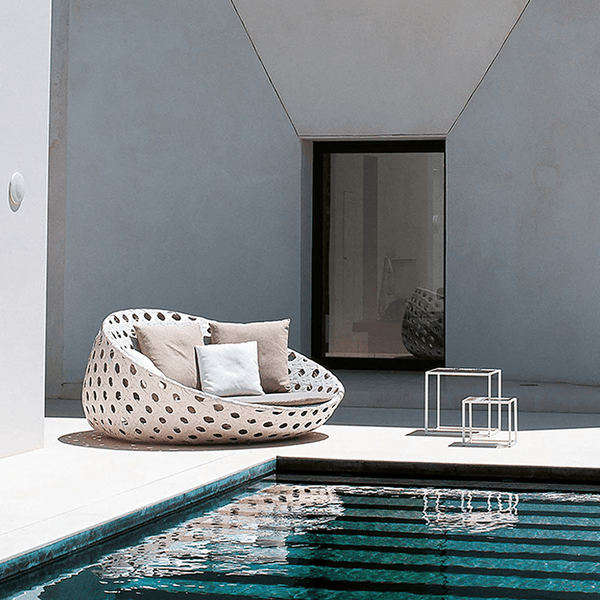 Elysia Rattan Round Outdoor Daybed with Cushions, Garden Sofa Day Bed, Waterproof Patio Lounge Bed, Modern Circular Outdoor Seating for Garden, Terrace & Balcony - Sleek Furniture
