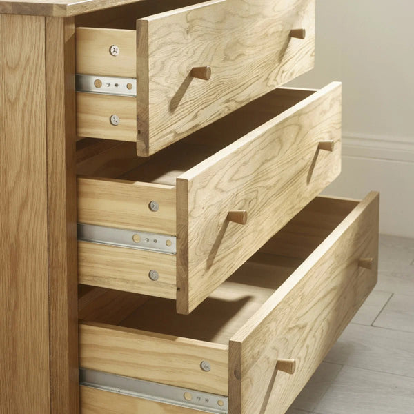 Julian Bowen Coxmoor 3 Drawer Chest – Oak & Ivory Oak Wooden Bedroom Storage Chest with Spacious Drawers - Sleek Furniture