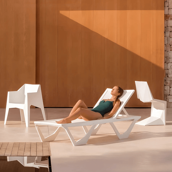 Marlin Sun Lounger Outdoor Daybed, Aluminium Garden Lounger with Mesh Fabric, Modern Patio Sunbed Chair, No Assembly, Poolside Reclining Lounger - Sleek Furniture