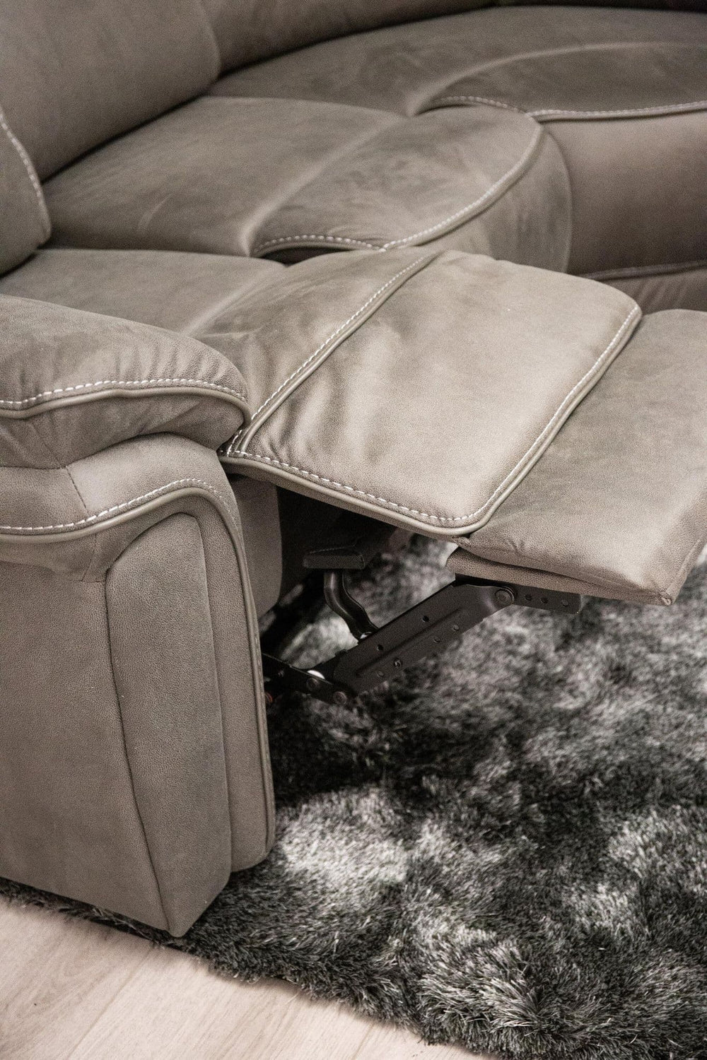 Mmilo Saranda Recliner Corner Sofa, Grey – Luxurious Microfiber L-Shaped Sofa with Electric Recliner Function, High Comfort & Spacious Design for Modern Living Rooms